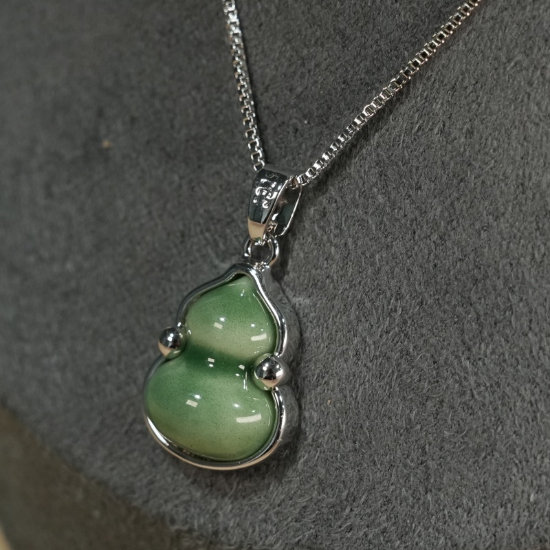 Gourd-Shaped Green Ceramic Necklace